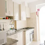 Konukevi Areeiro Urban 3*